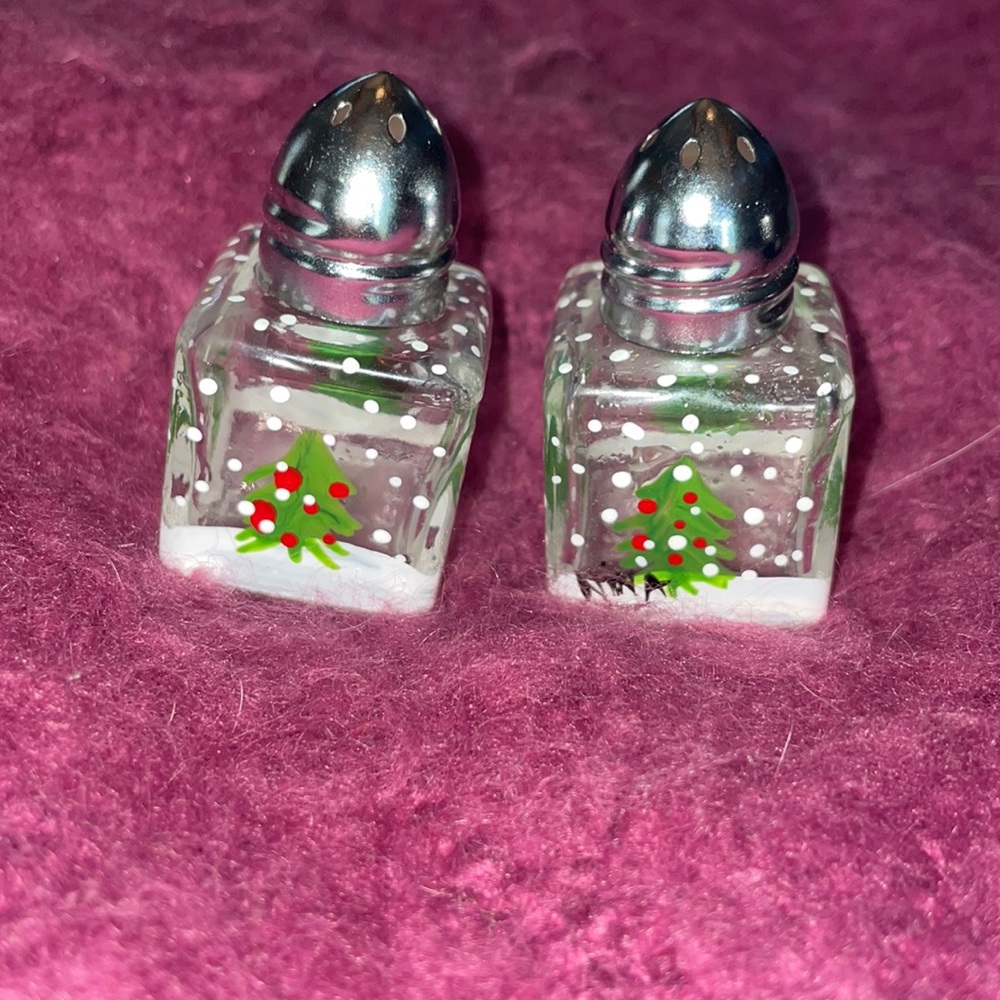Salt and Pepper Glass Shakers - Christmas Trees. Made in USA